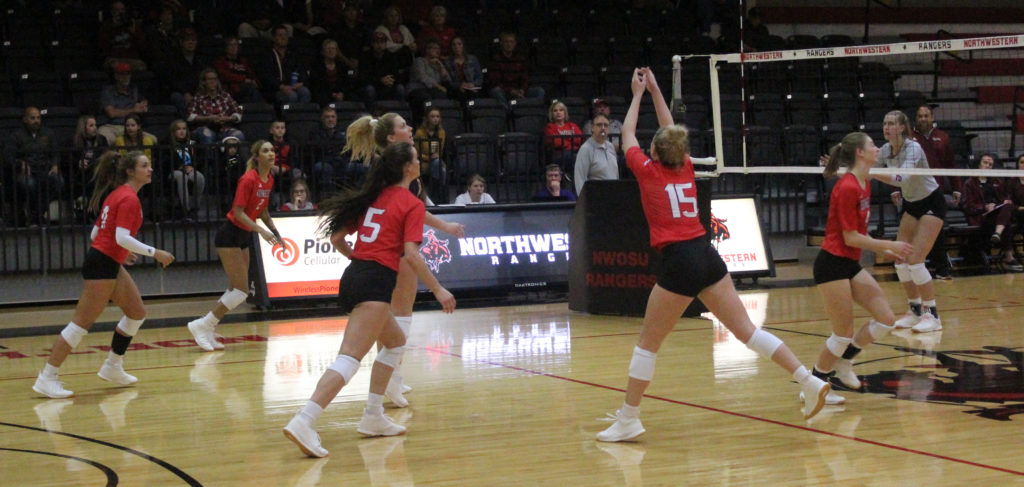 Volleyball continues win streak at home - Northwestern News